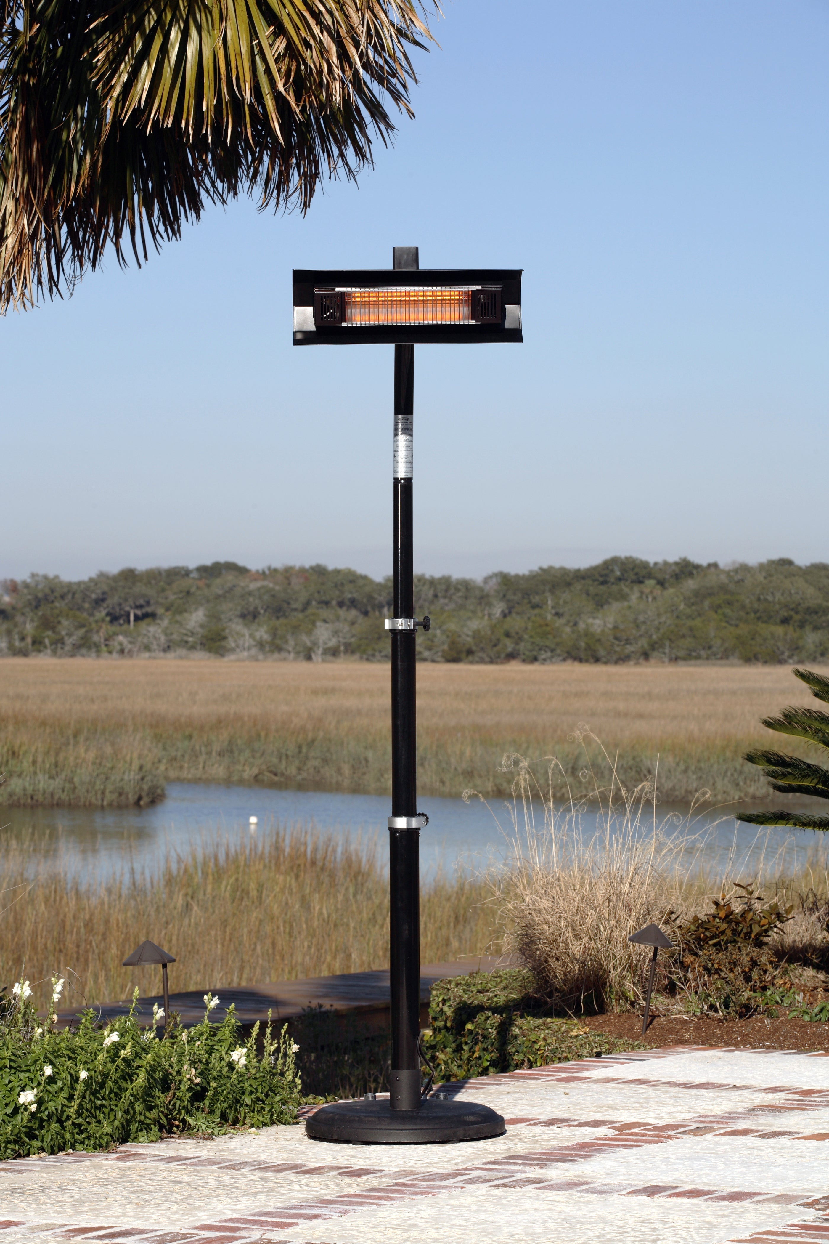 Fire Sense Black Powder Coated Steel Telescoping Offset Pole Mounted Infrared Patio Heater | 02678