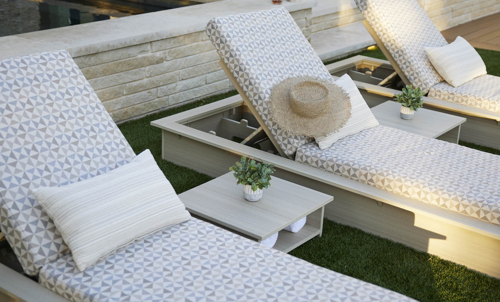 Ledge Echo Side Table