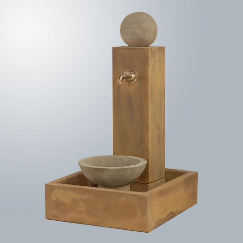 Elegant Idra Fountain with Stylish Spout