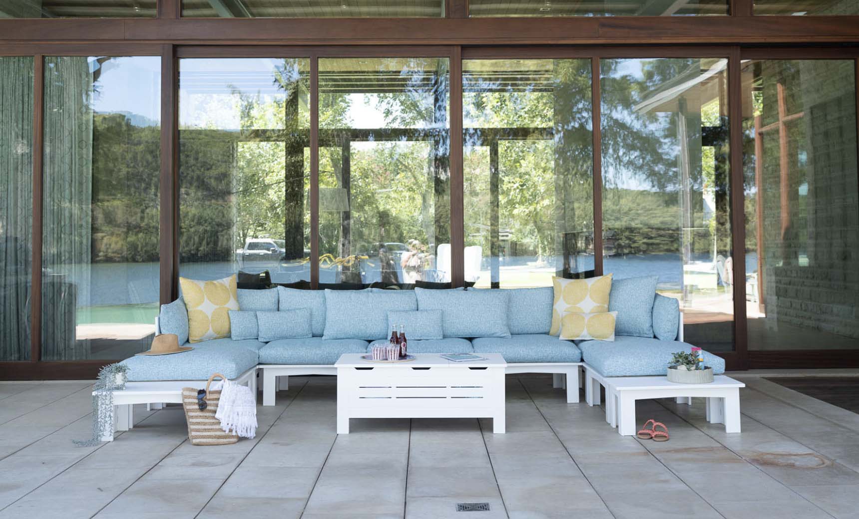 Outdoor Sectionals and Sofas