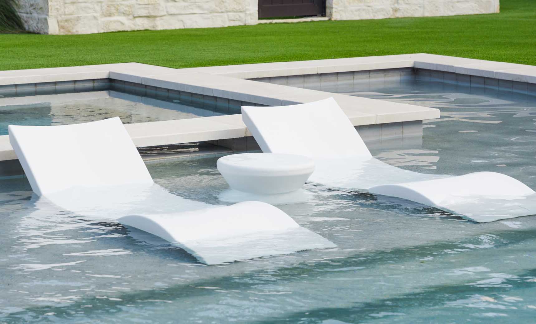 Ledge Signature Chaise and Side Table In-Pool Set