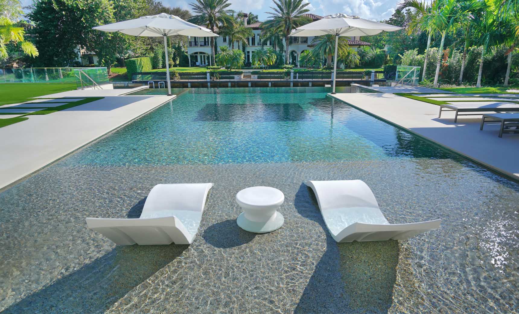 Ledge Signature Chaise and Side Table In-Pool Set