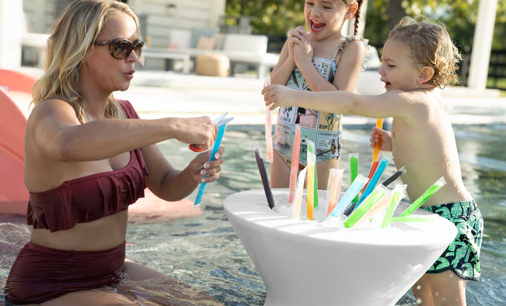 Ledge Signature Chair and Side Table In-Pool Set