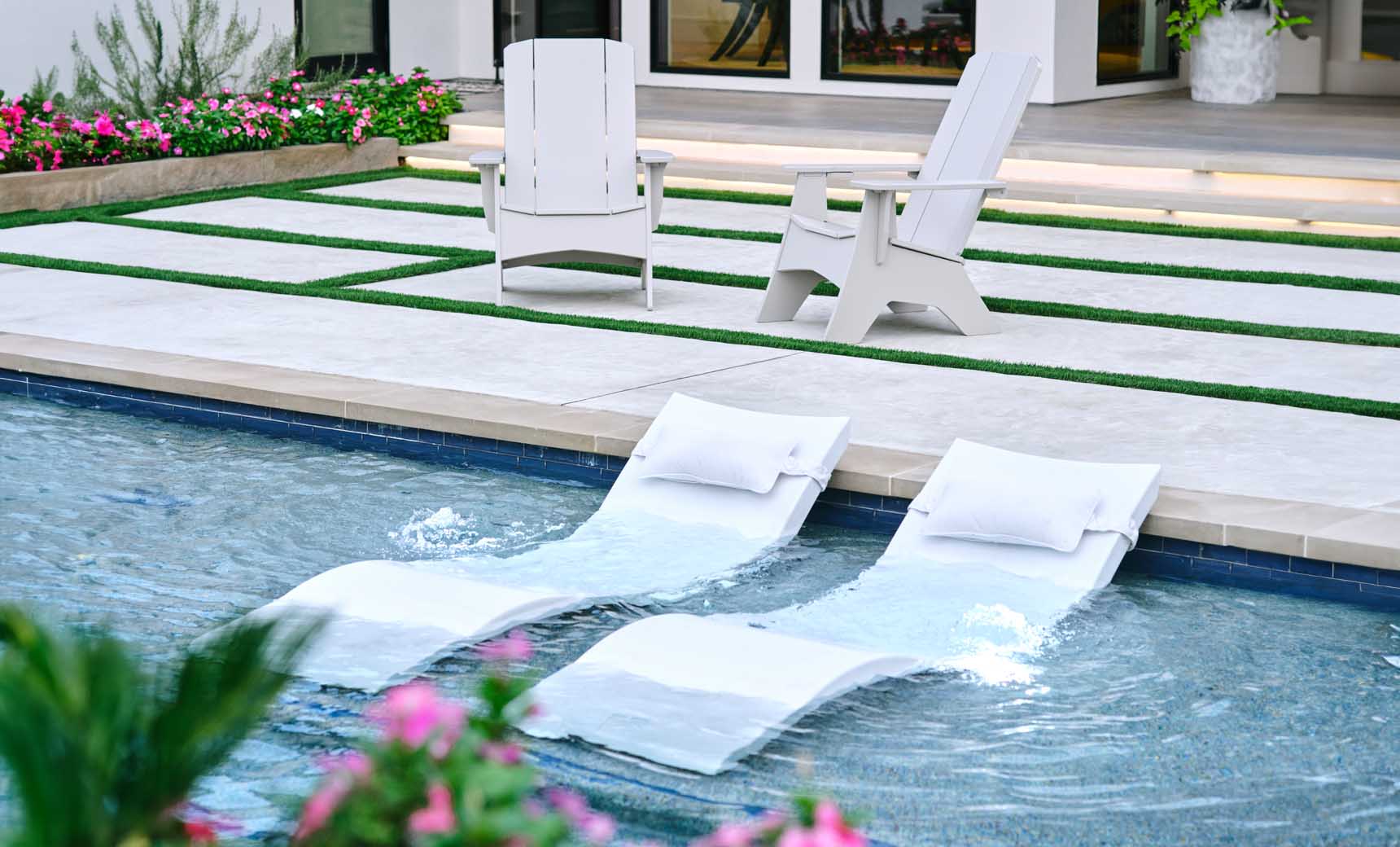 Ledge Signature Chaise and Headrest Pillow In-Pool Set