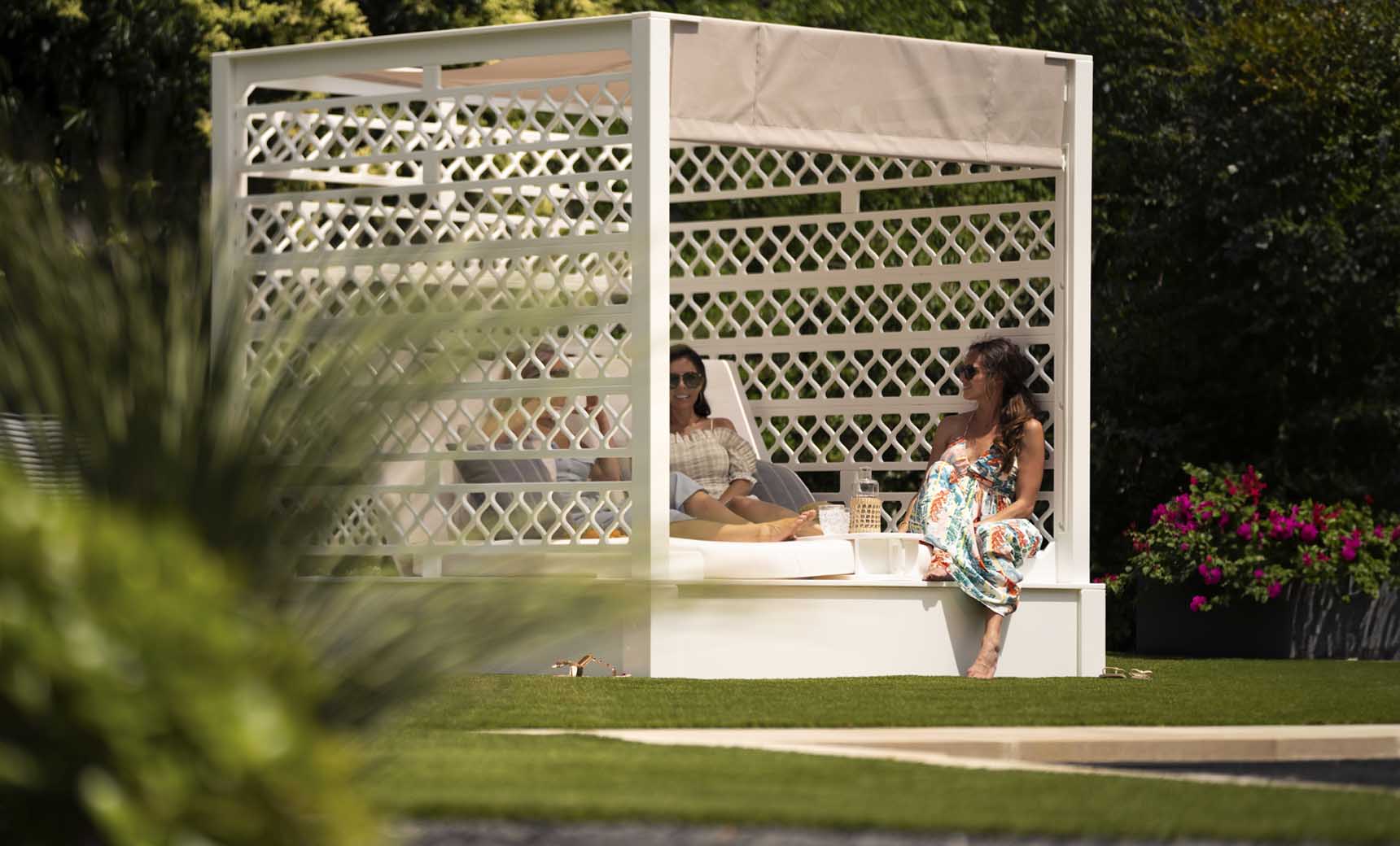 Ledge Shift Daybed