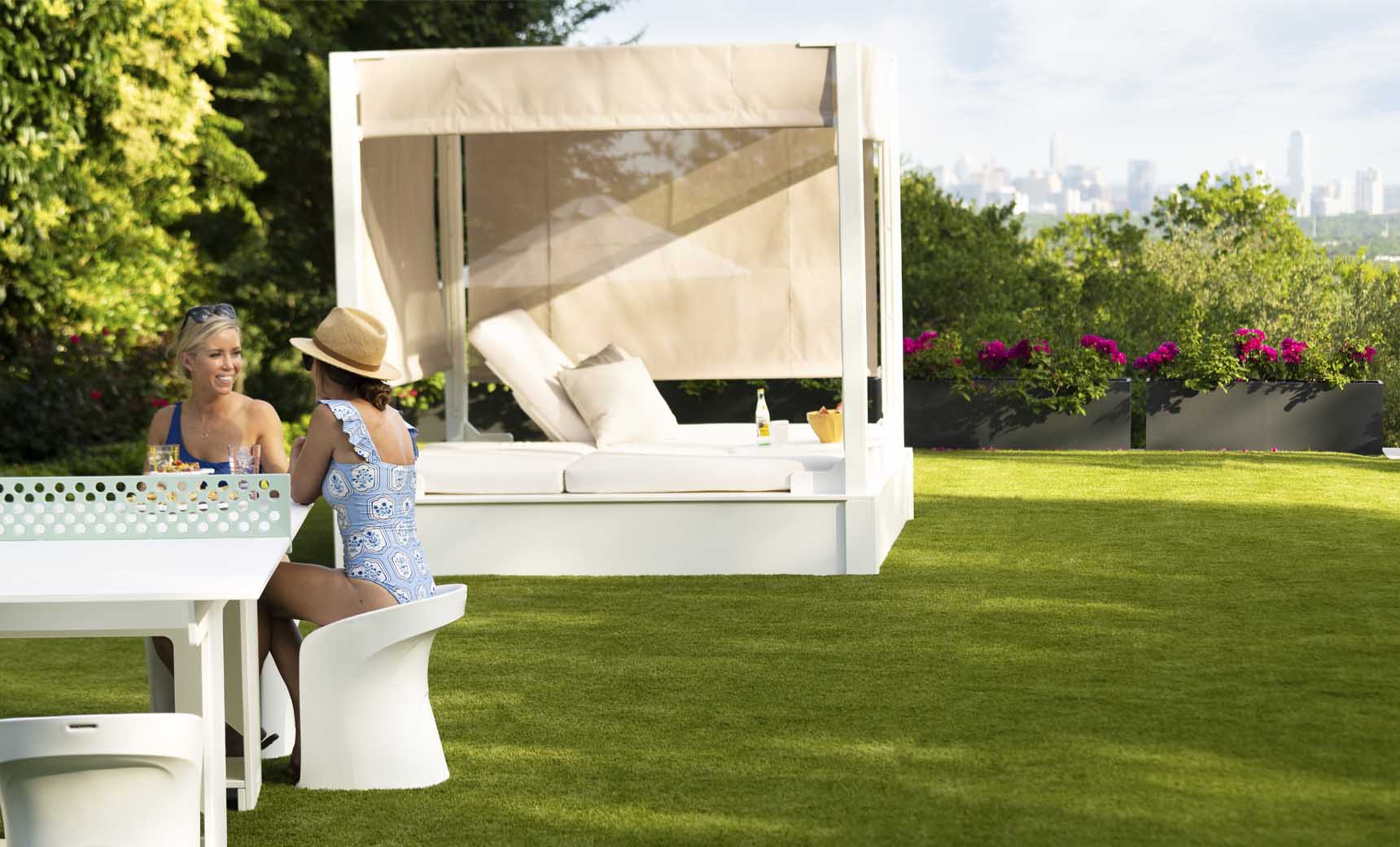 Ledge Shift Daybed