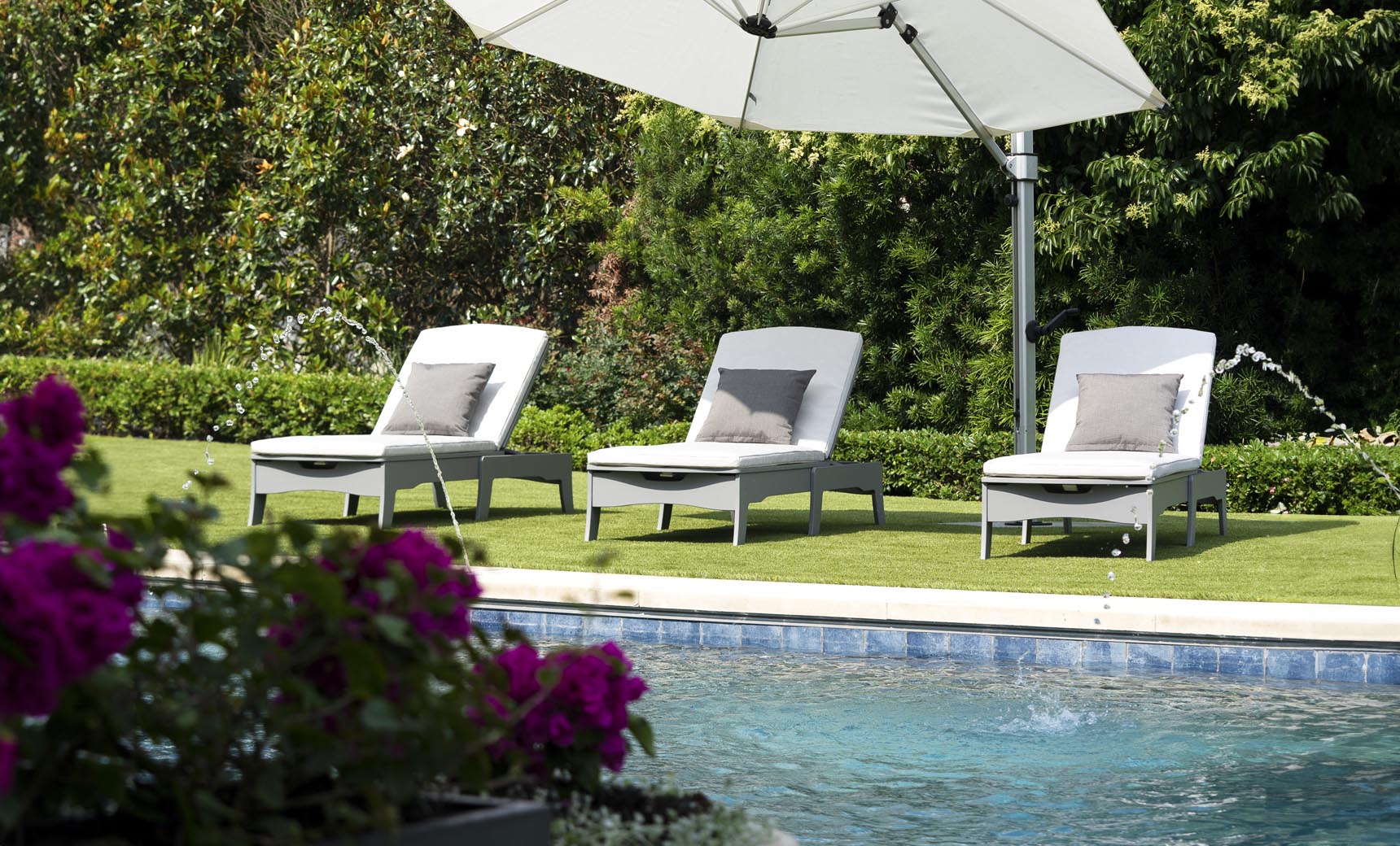 Ledge Legacy Chaise