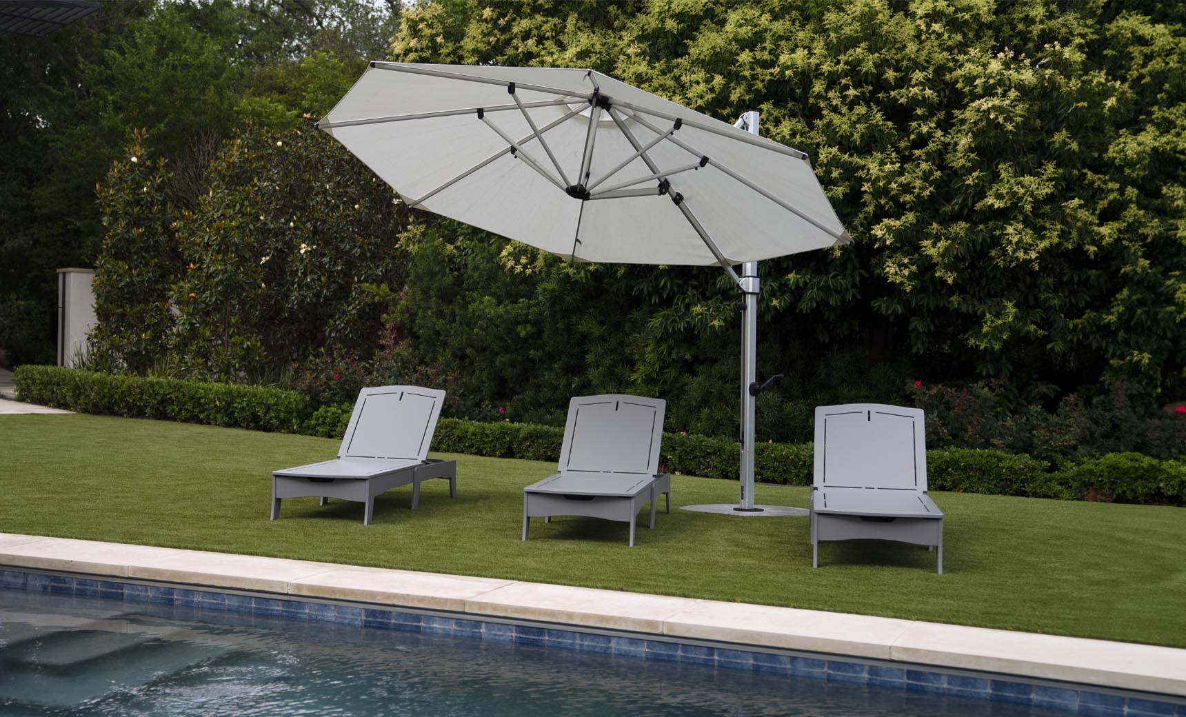 Ledge Legacy Chaise