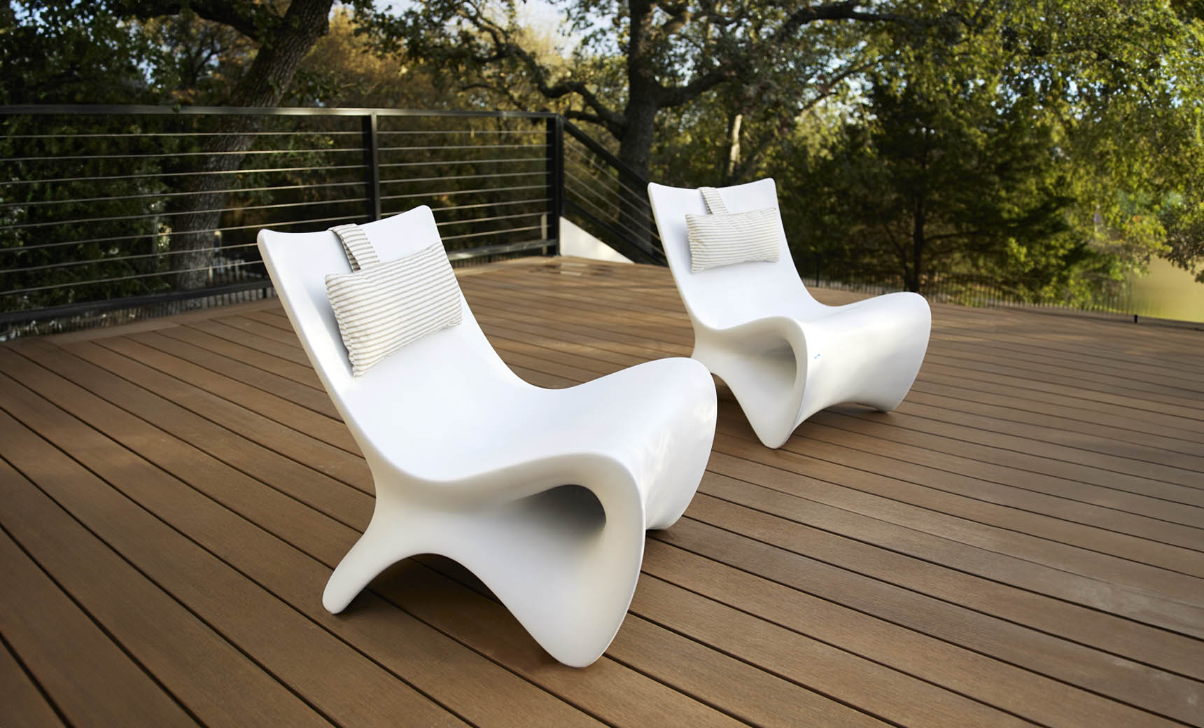 Ledge Autograph Chair