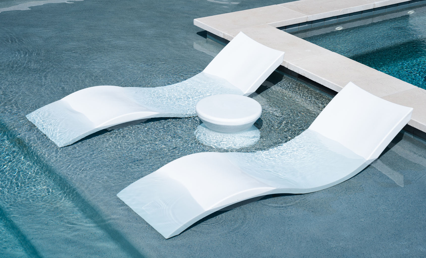 Ledge Signature Chaise and Side Table In-Pool Set