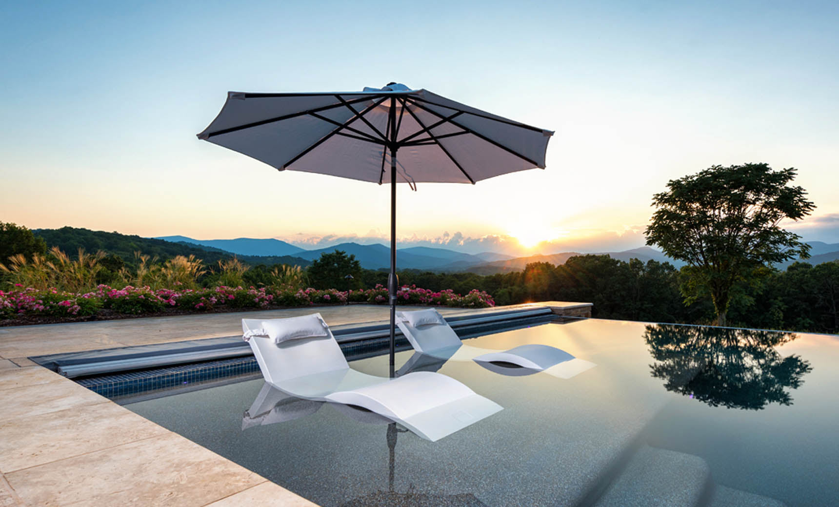 Ledge 11' Octagon Signature Auto-Tilt Umbrella