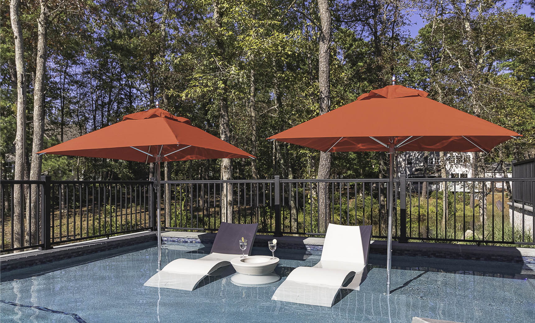 Ledge 7.5' Octagon Pulley Premier Umbrella