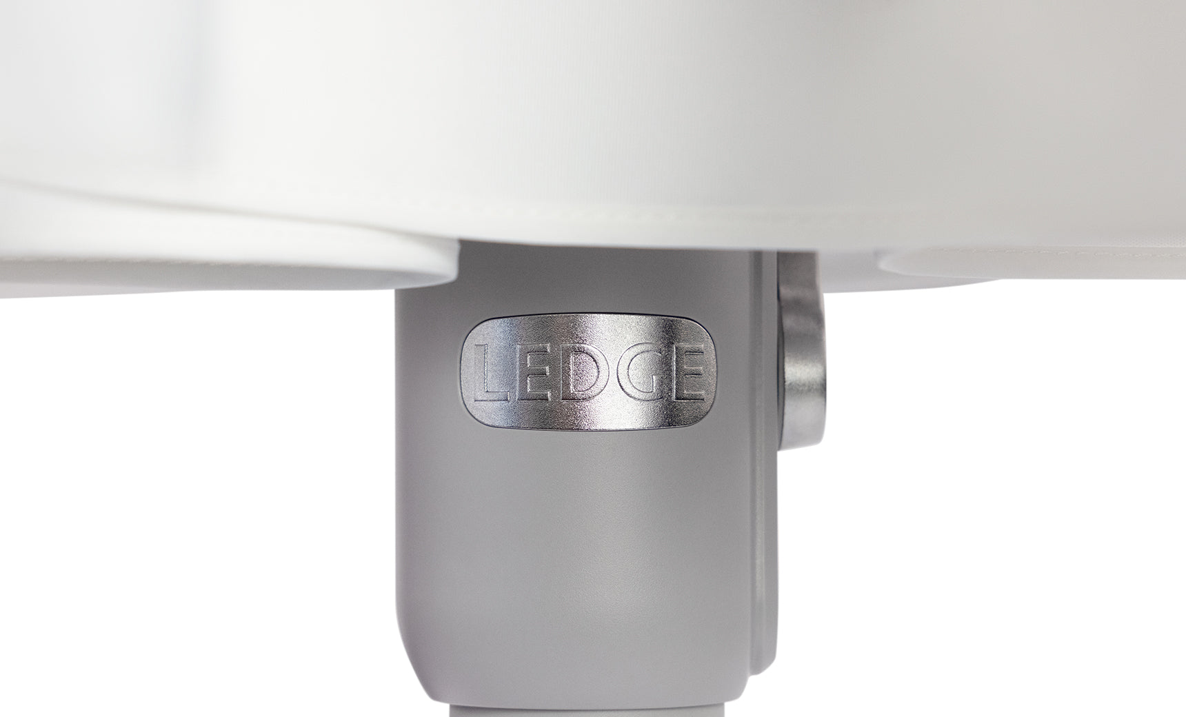 Ledge 9' Octagon Signature 360° Tilt Umbrella