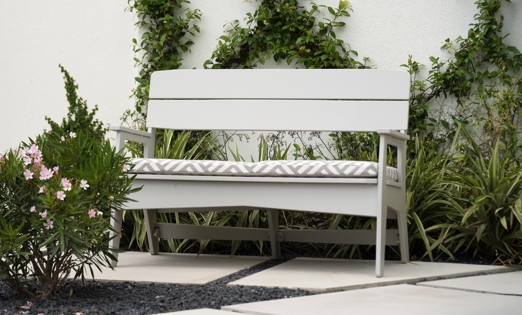 Ledge Mainstay Bench