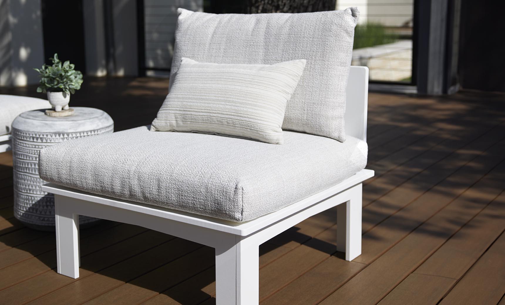 Ledge Mainstay Sectional Relaxed Middle