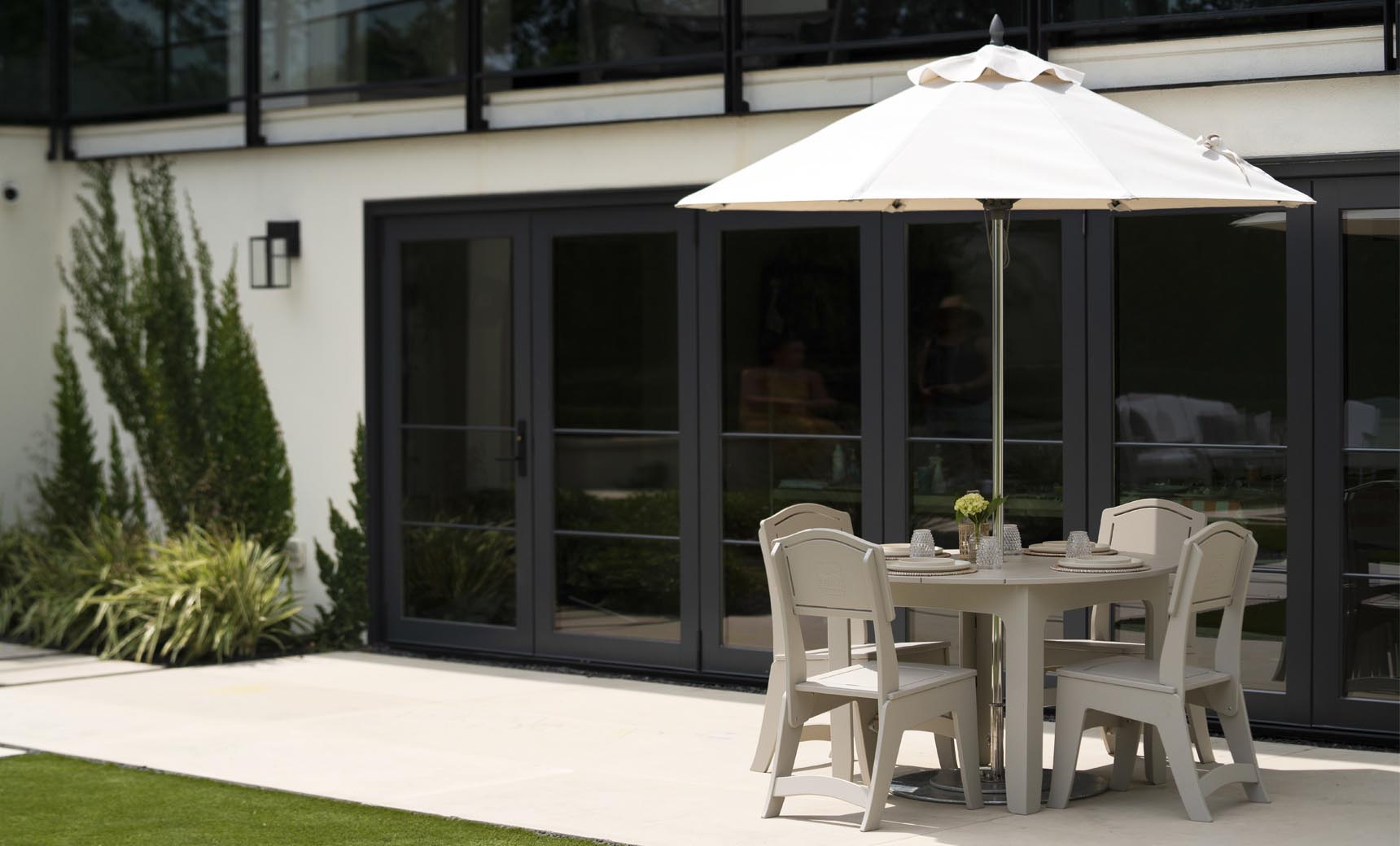 Ledge Mainstay Round Dining Table