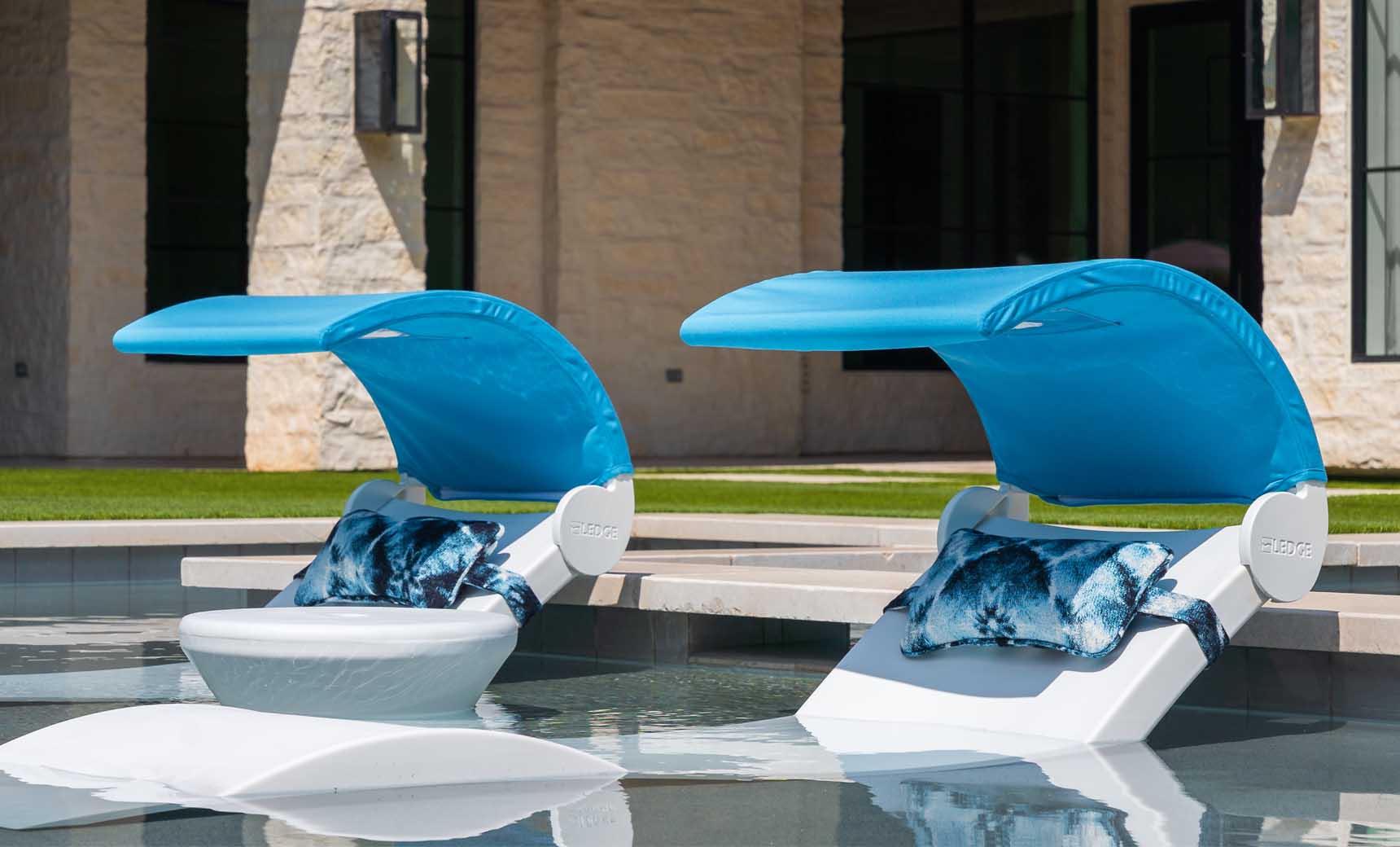 Ledge Signature Chaise Shade