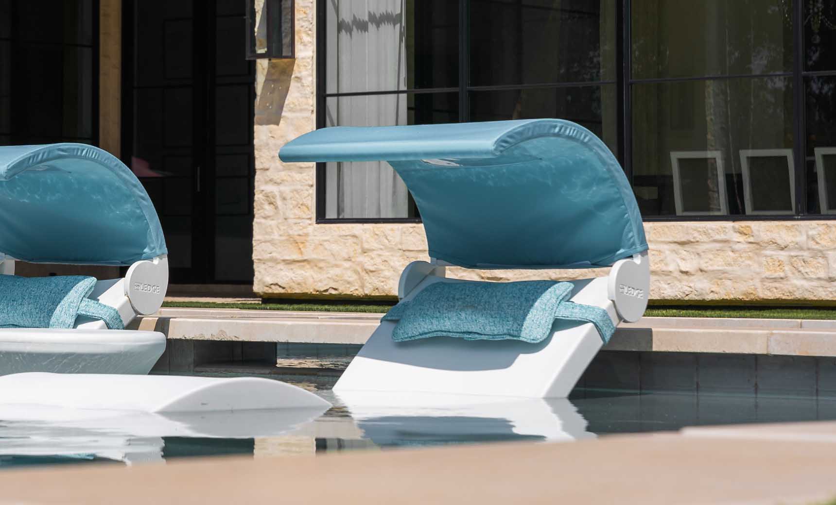 Ledge Signature Chaise Shade