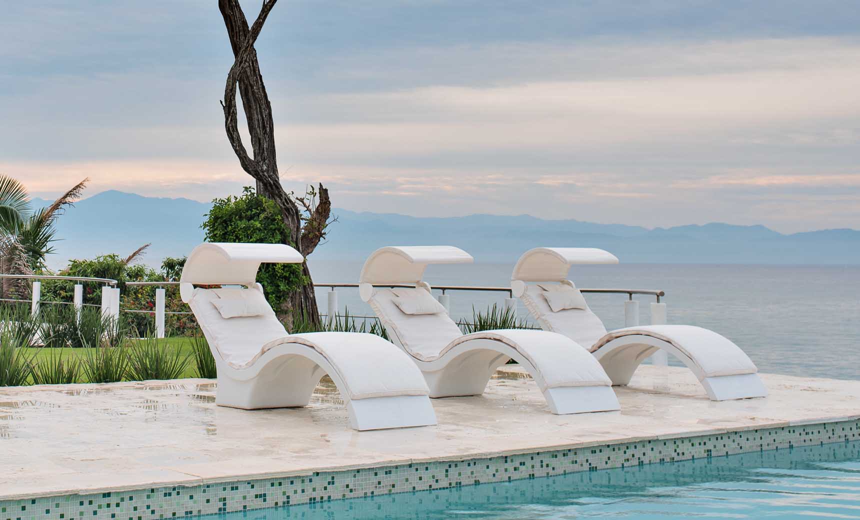 Ledge Signature Chaise Cushion