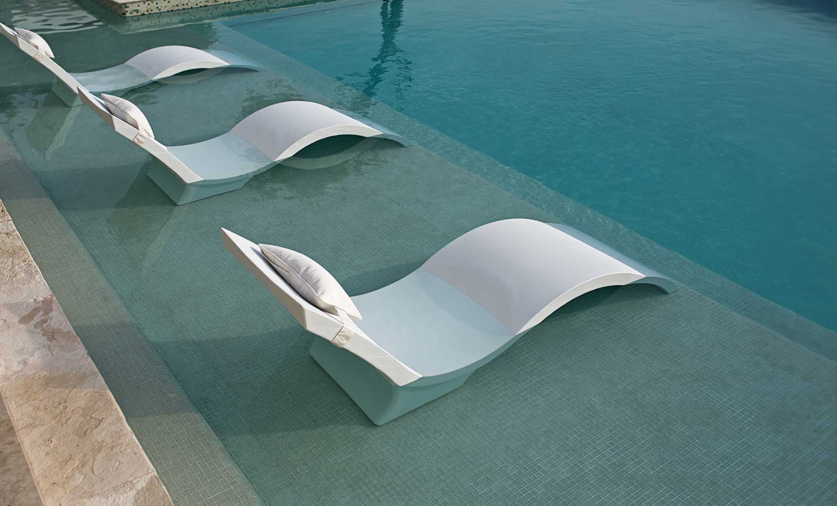 Ledge Signature Chaise Deep