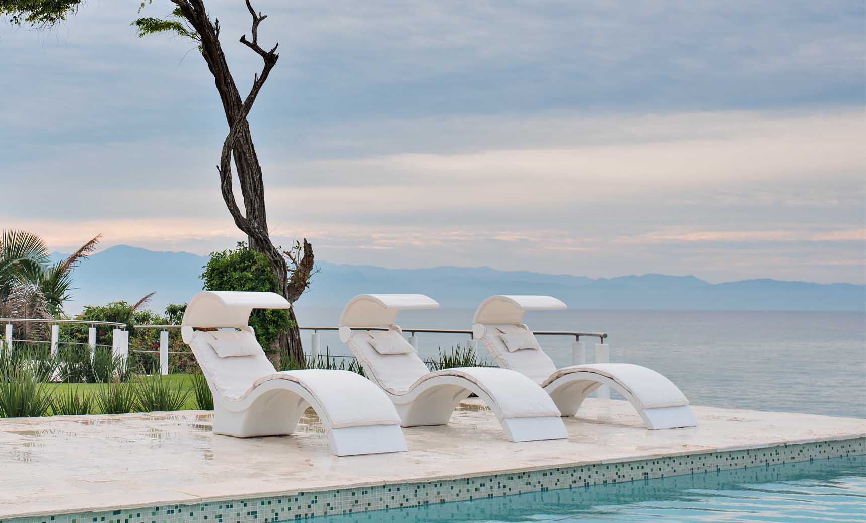 Ledge Signature Chaise Deep