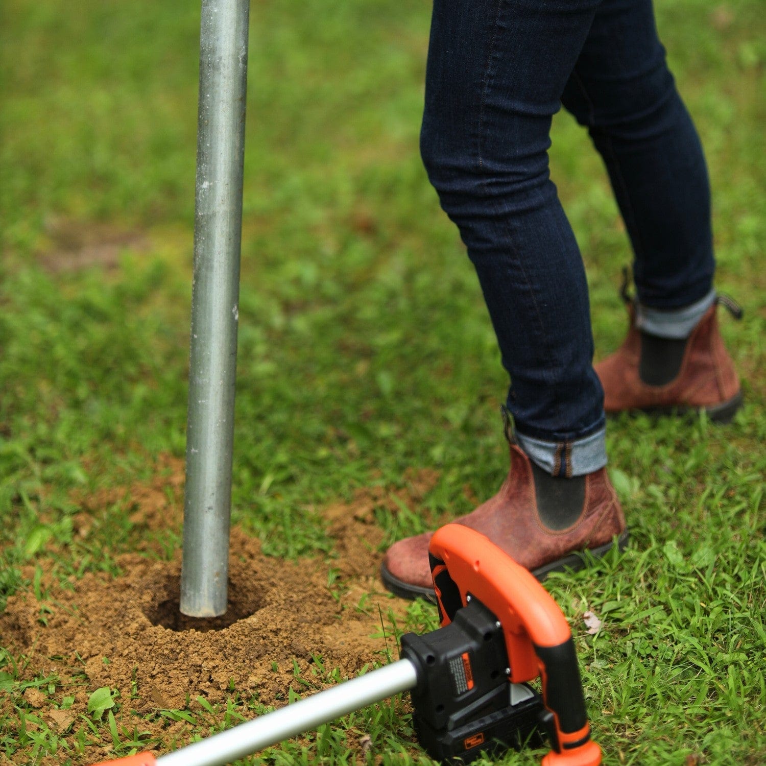 Super Handy Electric Earth Auger - 20V 4Ah Battery, 12" x 3" Bit